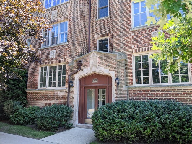 Building Photo - 1222 Central St