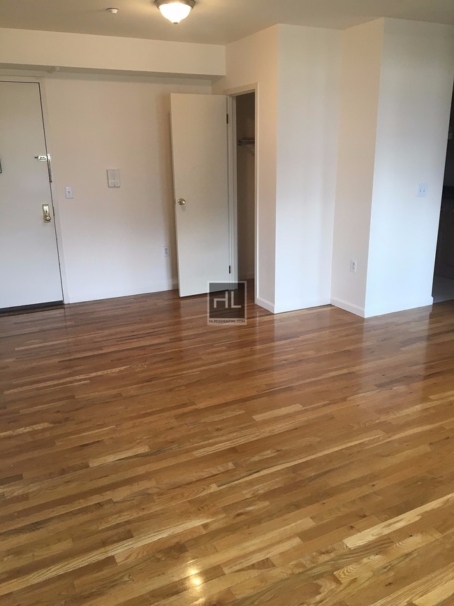Foto del edificio - 2814 31st St