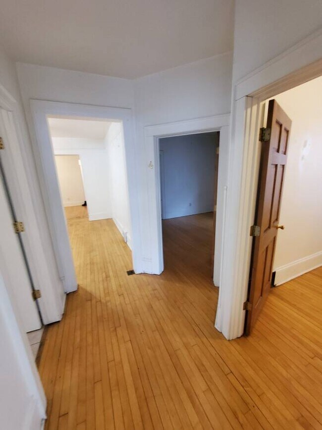 Foto del edificio - Spacious 5BED/2BATH Upper Near Marquette