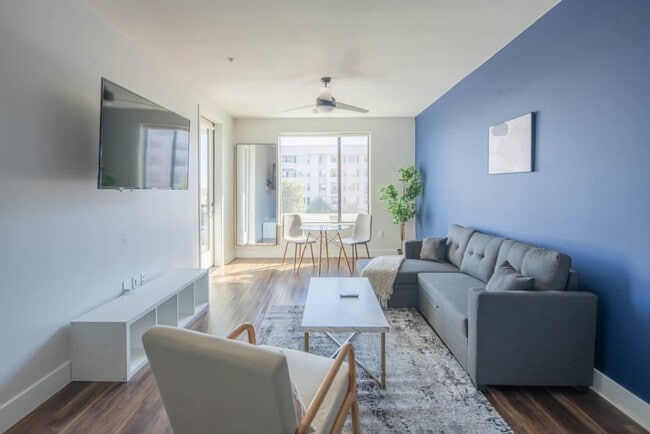 Foto del edificio - 688 W 1st St