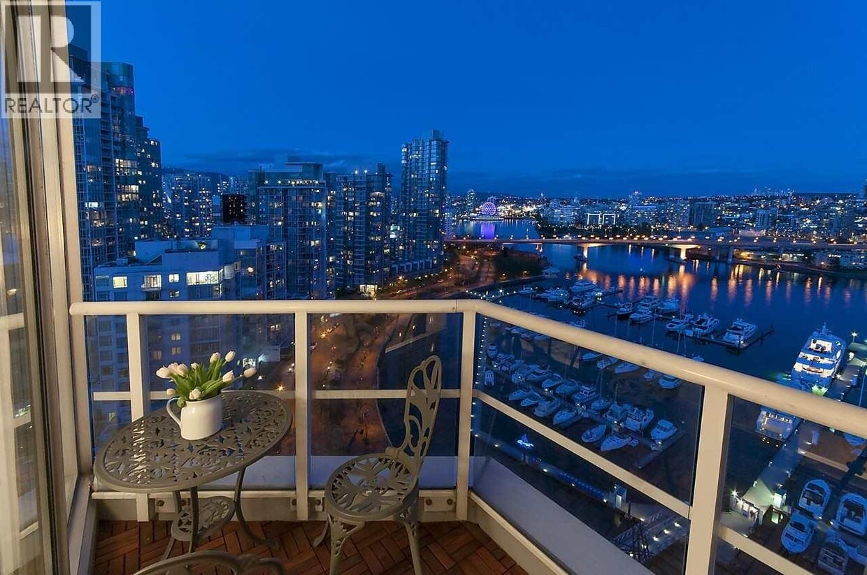 Primary Photo - 1201 Marinaside Crescent