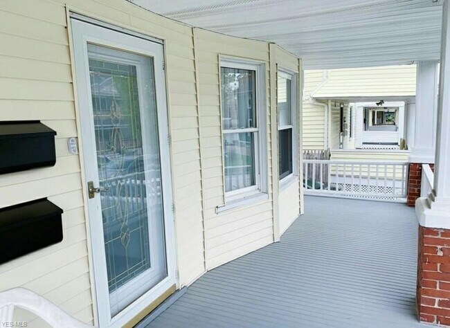 Foto del edificio - 1288 Fry Ave