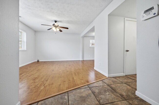 Foto del edificio - 3228 Dunnbury Ct