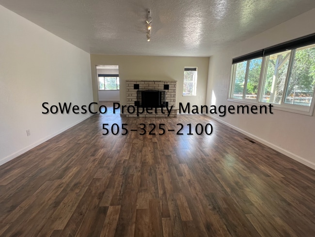 Building Photo - Gorgeous Home on almost an acre