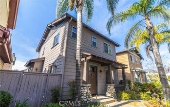 Building Photo - 322 W Cypress Ave