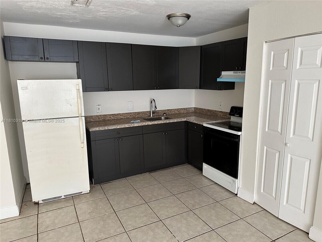 Foto principal - 5413 NW 24th St
