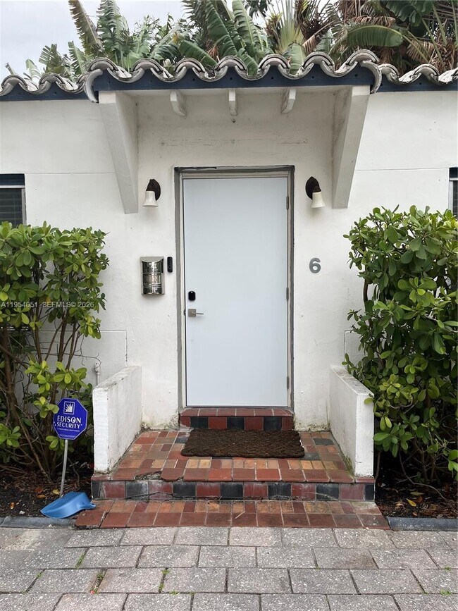 Foto del edificio - 6 Farrey Ln