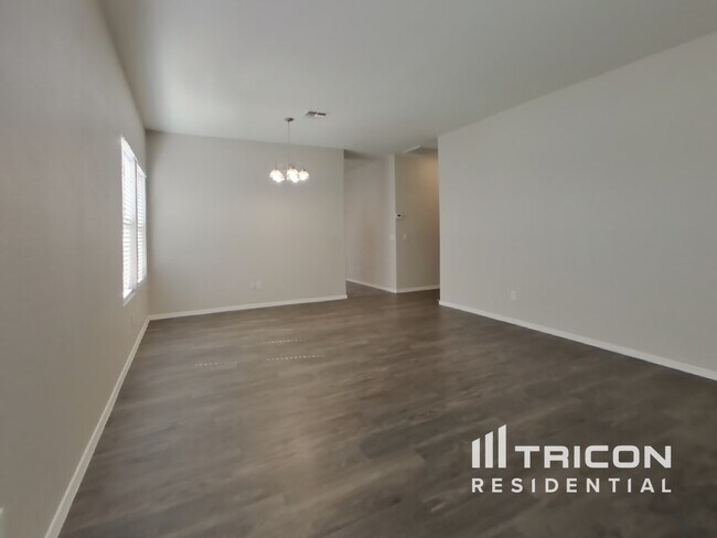 Building Photo - 15409 W Cameron Dr