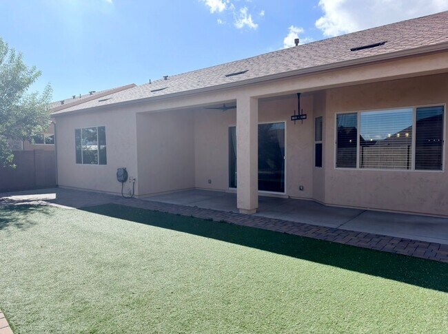 Building Photo - 6096 Laguna Ln