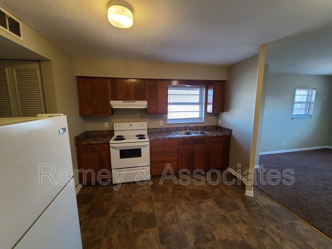 Foto del edificio - 2412 Mount Claire Ave