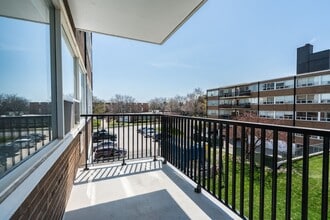 Building Photo - 150 The Donway W