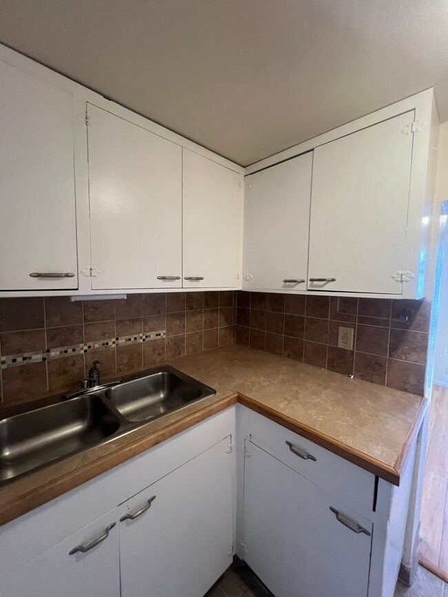 Building Photo - One bedroom ground floor unit