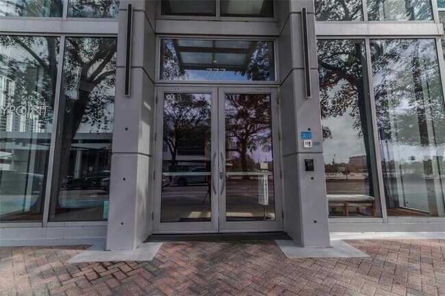 Foto del edificio - 777 N Ashley Dr