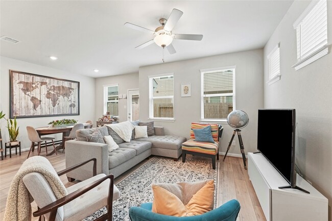 Building Photo - 1519 Beach Oak Dr