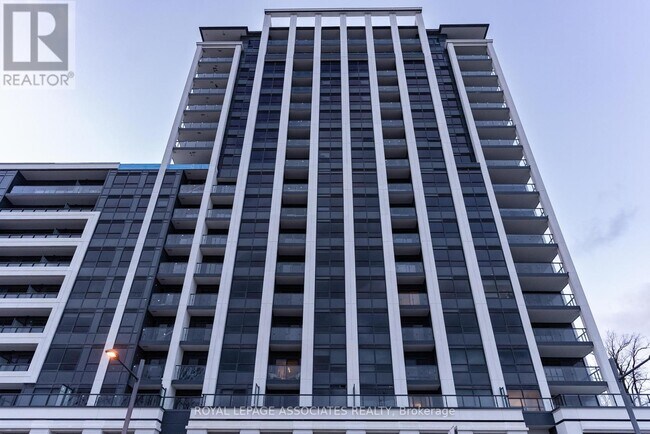 Photo du bâtiment - 717-718 CEDARLAND Dr
