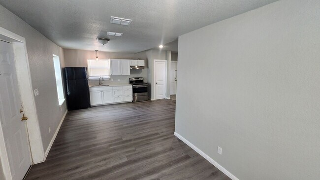 Foto del edificio - PALO ALTO HEIGHTS- 3bedroom 2 bath Home