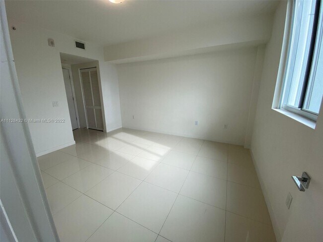 Building Photo - 7875 NW 107th Ave