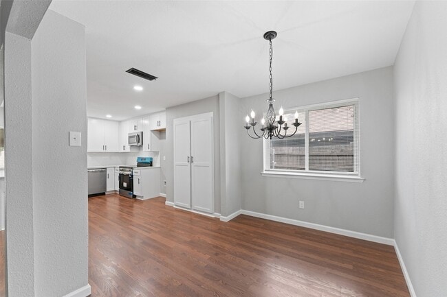 Building Photo - 1137 Via Balboa