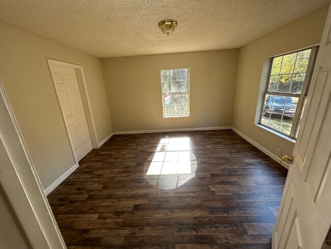 Foto del edificio - 207 Brooks Rd