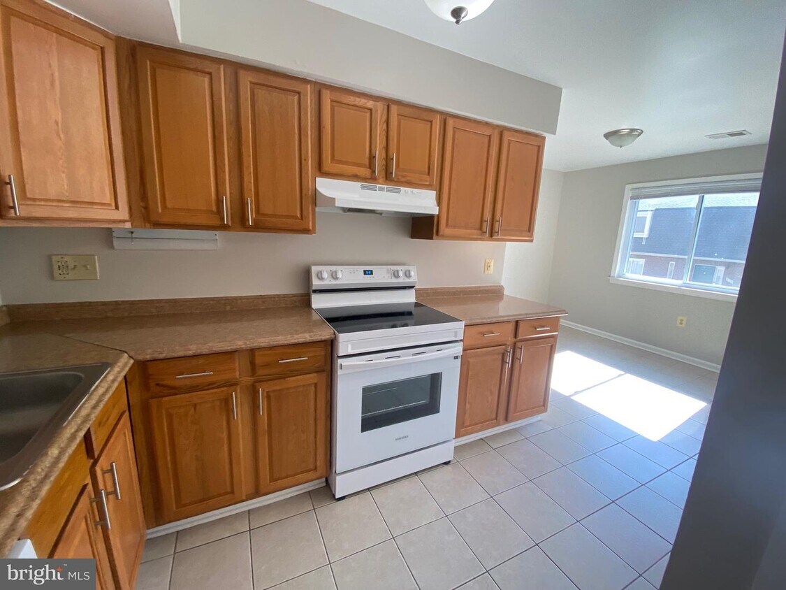 Foto principal - 6740 Perry Penney Dr