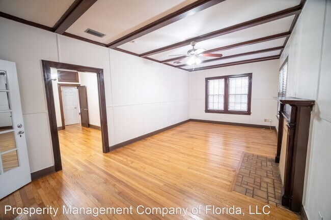 Foto del edificio - 4 br, 2 bath House - 1021 SW 5th Ave