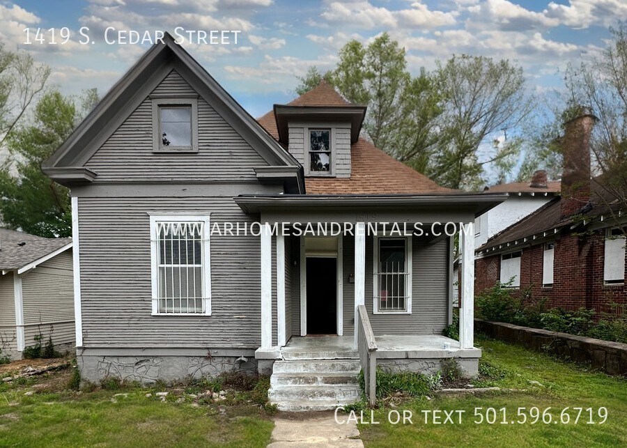 Primary Photo - 1419 S. Cedar Street | $795 | 3 beds, 1 fu...