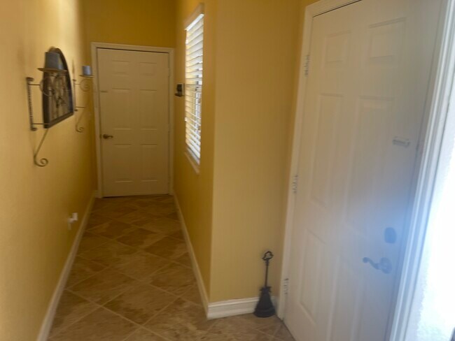 Foto del edificio - 740 Luisa Ln