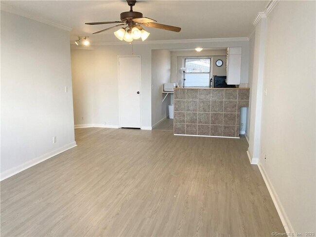 Building Photo - 71 Strawberry Hill Ave