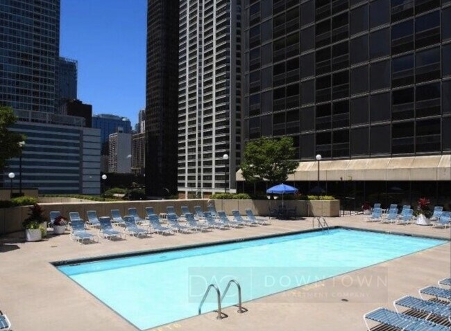 Building Photo - 644 N Lake Shore Dr