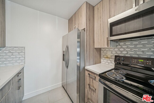 Foto del edificio - 7545 Hampton Ave