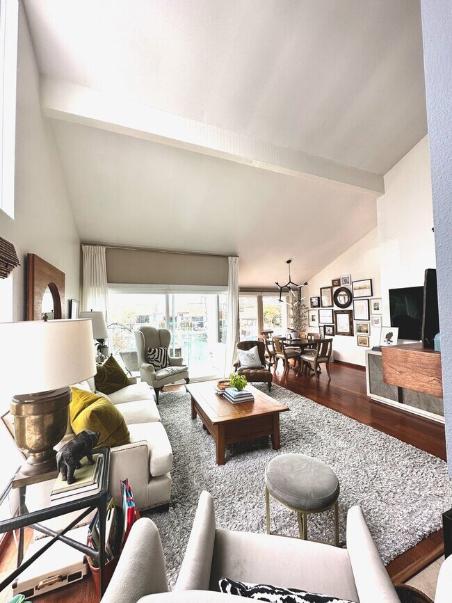 Foto del edificio - 78 Kingston Ct S