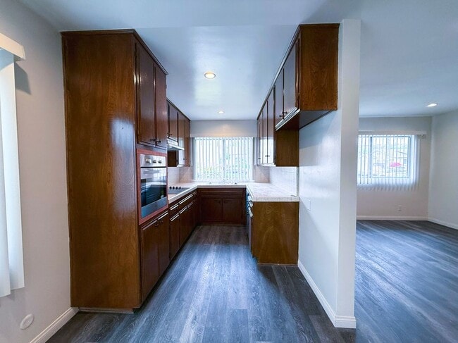 Building Photo - 525 Fischer, 1
