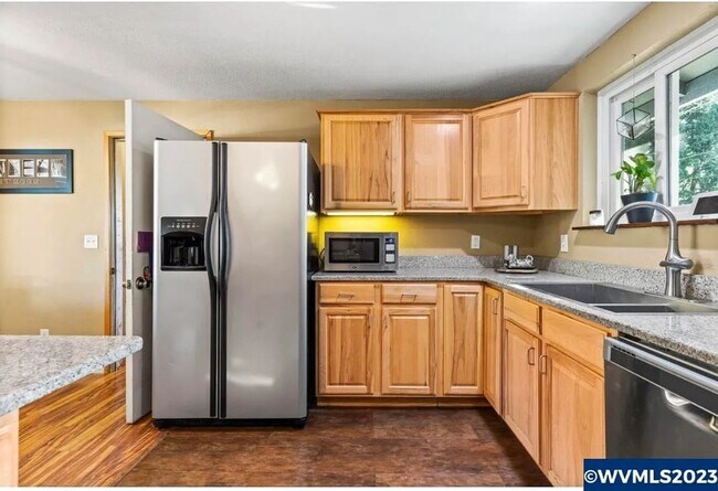 Foto del edificio - Available now! 4 bedroom and 2 bath one le...