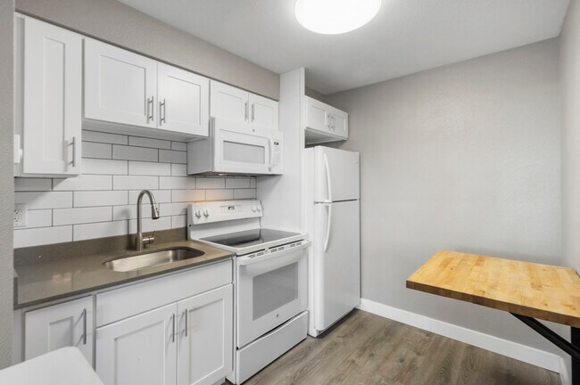 Foto del edificio - White Rock Apartments