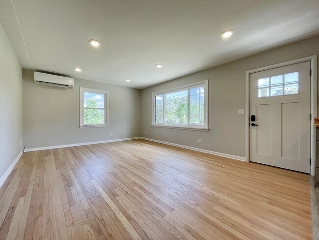 Building Photo - 68th 1505
