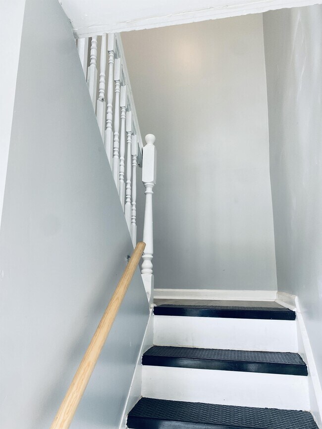 Building Photo - 1614 Popland St