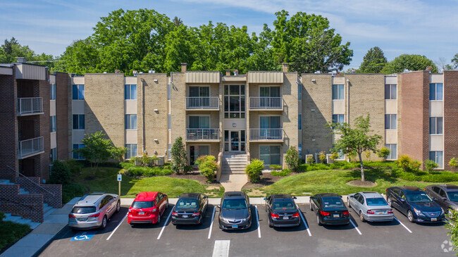 Building Photo - Brookstone