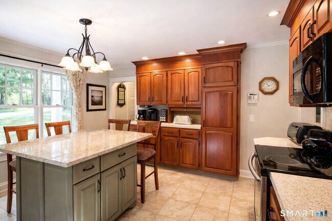 Foto del edificio - 123 Interlaken Rd