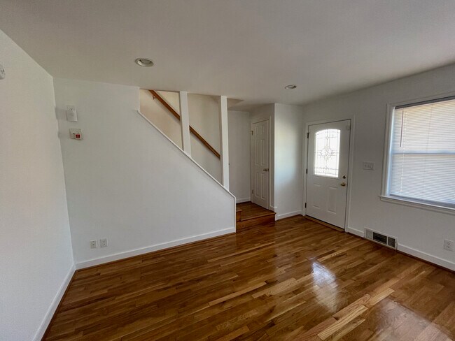 Building Photo - 2541 W Cold Spring Ln