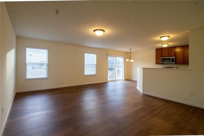 Foto del edificio - 3 bedroom, 2.5 bath, 2 car garage, 2 story...