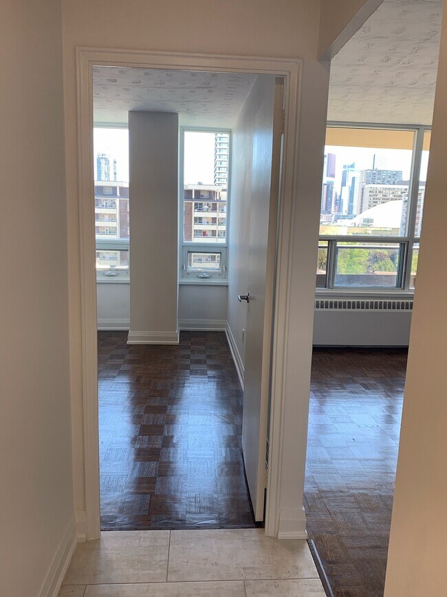 Photo du bâtiment - 100 Maitland St