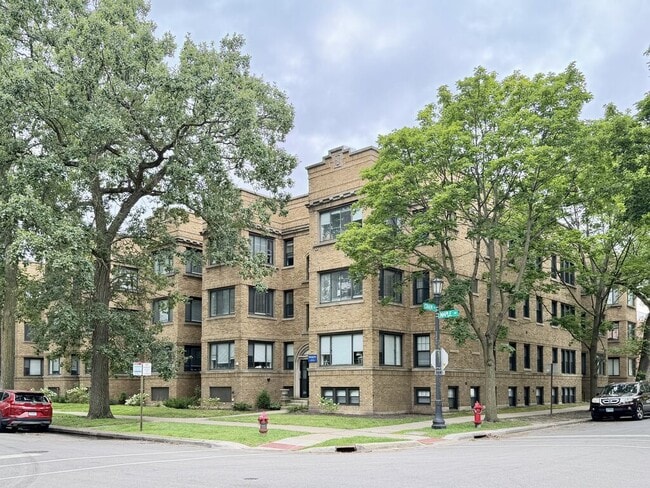 Building Photo - 911 Maple Ave