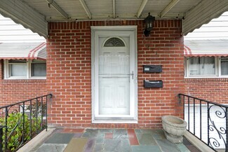 Building Photo - 271 7th St