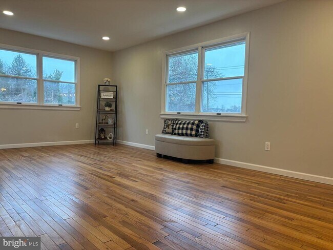 Building Photo - 211 E Cohawkin Rd
