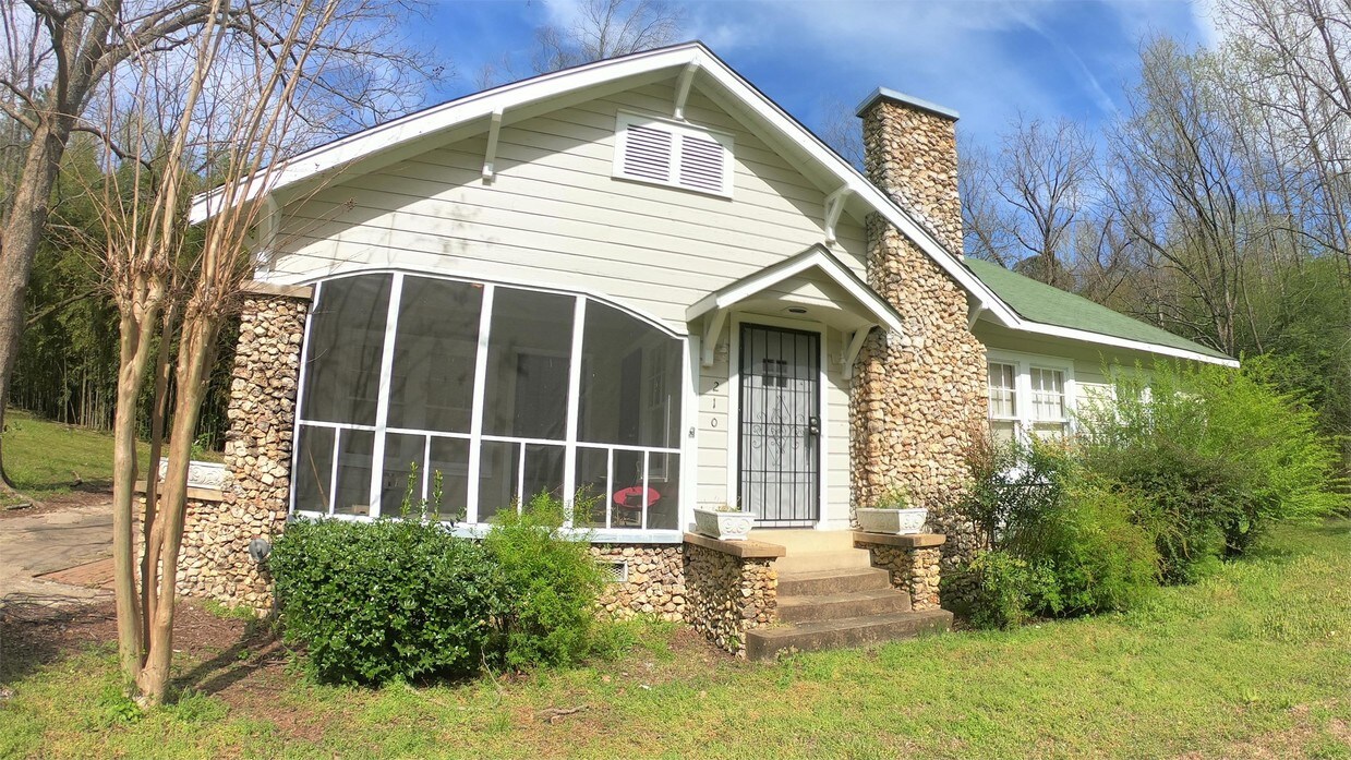 210 Polly Reed Rd NE, Center Point, AL 35215 House Rental in Center