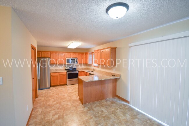 Building Photo - Beautiful 4 Bedroom Home in Waukee home with a fantastic yard!
