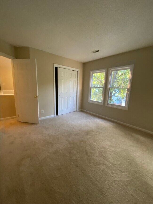 Building Photo - 201 Mint Hill Dr