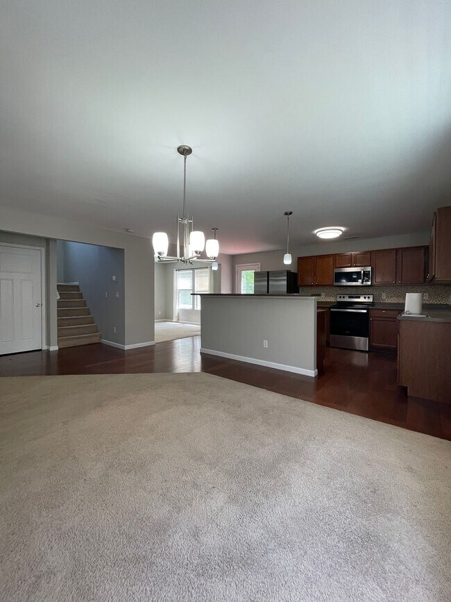 Foto del edificio - Four Bedroom Home in Applegate Neighborhood