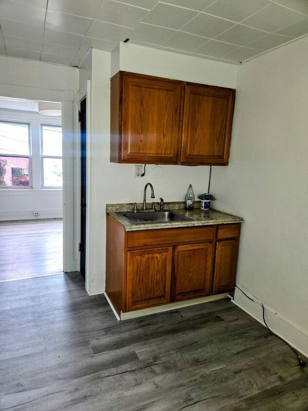 Primary Photo - 140 Long St