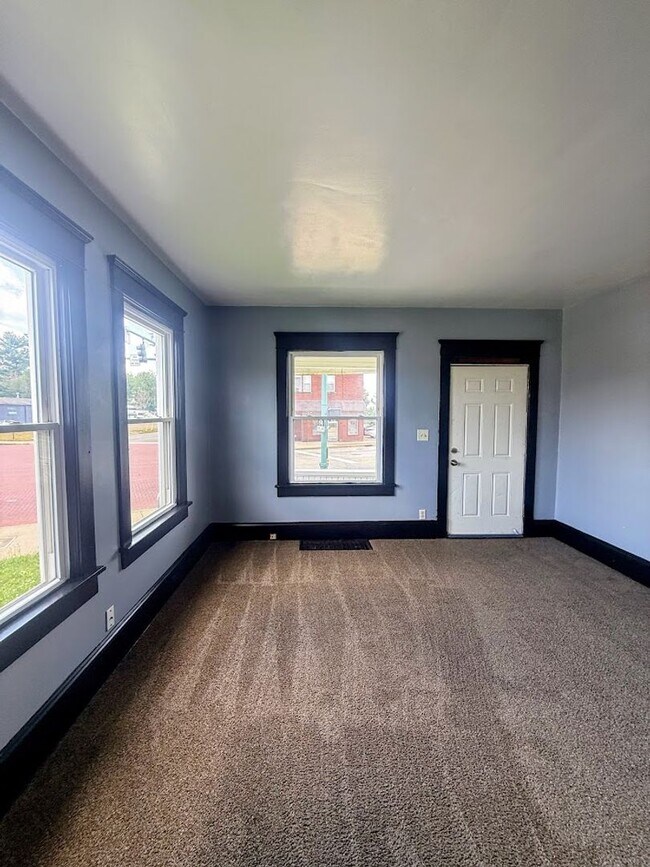 Foto del edificio - 2359 Mahoning Rd NE